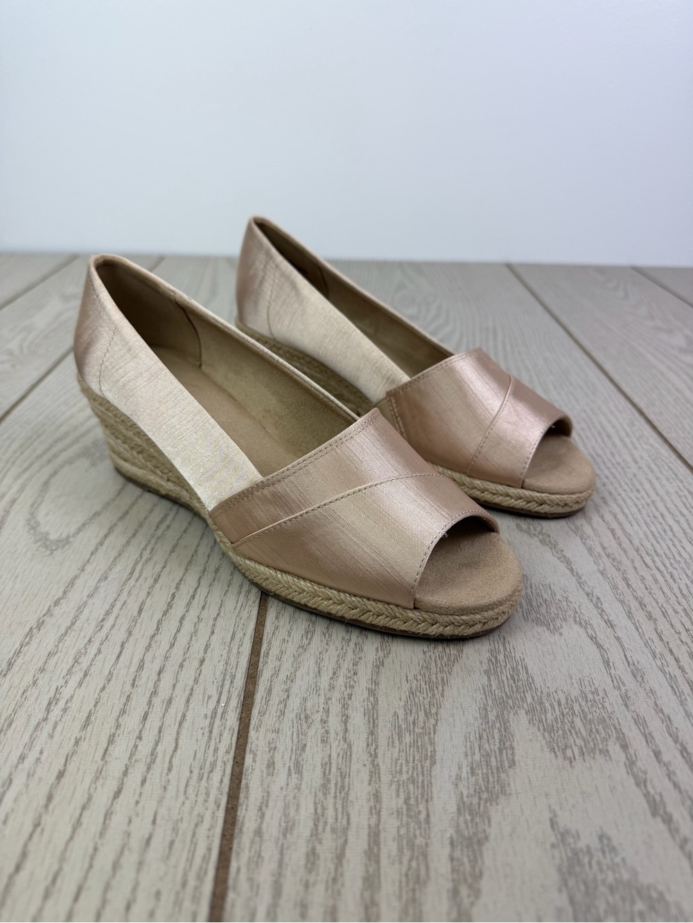 Easy Street Women's Jasper Espadrille Wedge Peeptoe Sandals 7M Natural Thai Silk